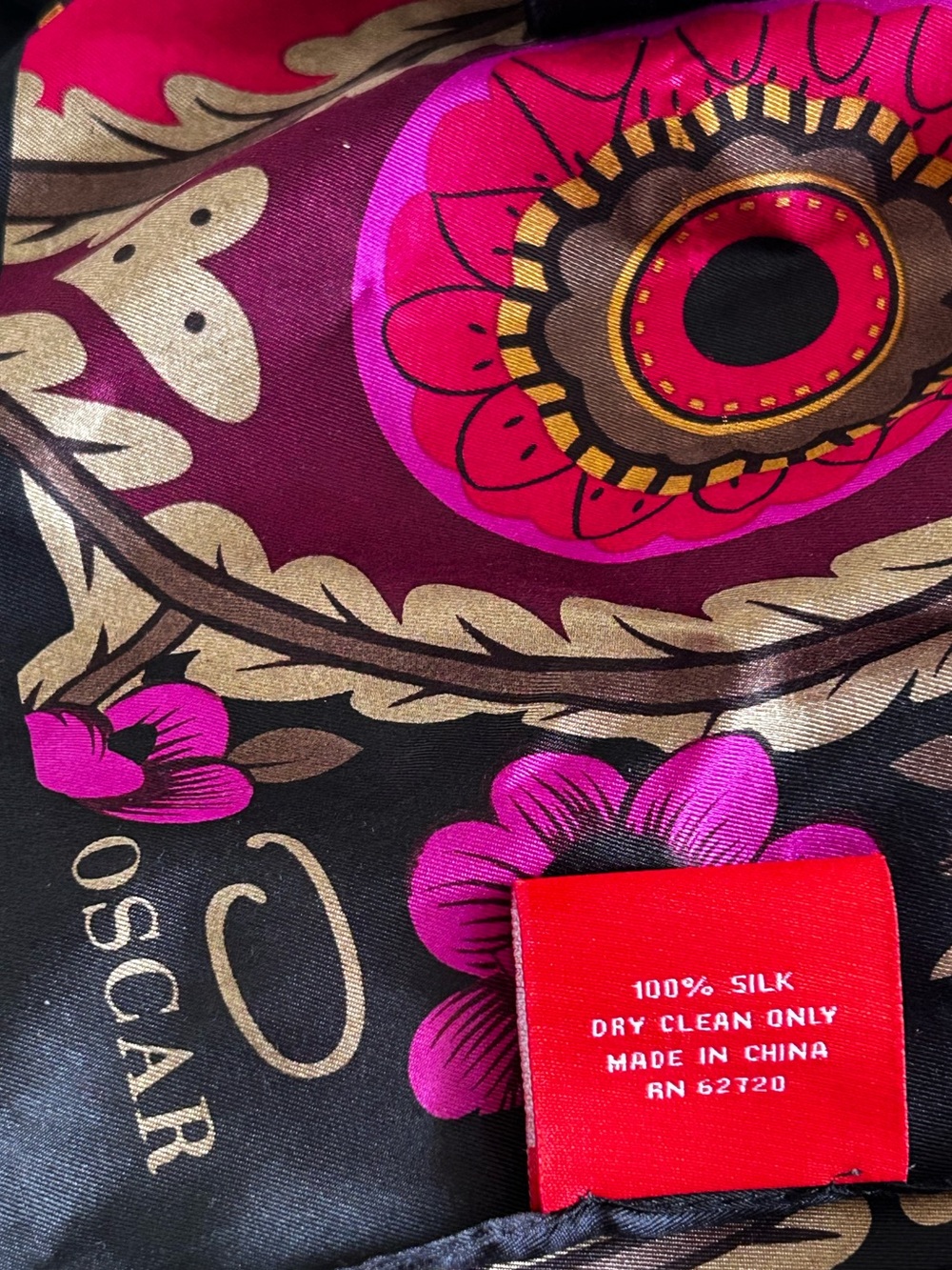 VTG OSCAR DE LA RENTA💯silk large Floral Scarf-beautiful colors & saturation